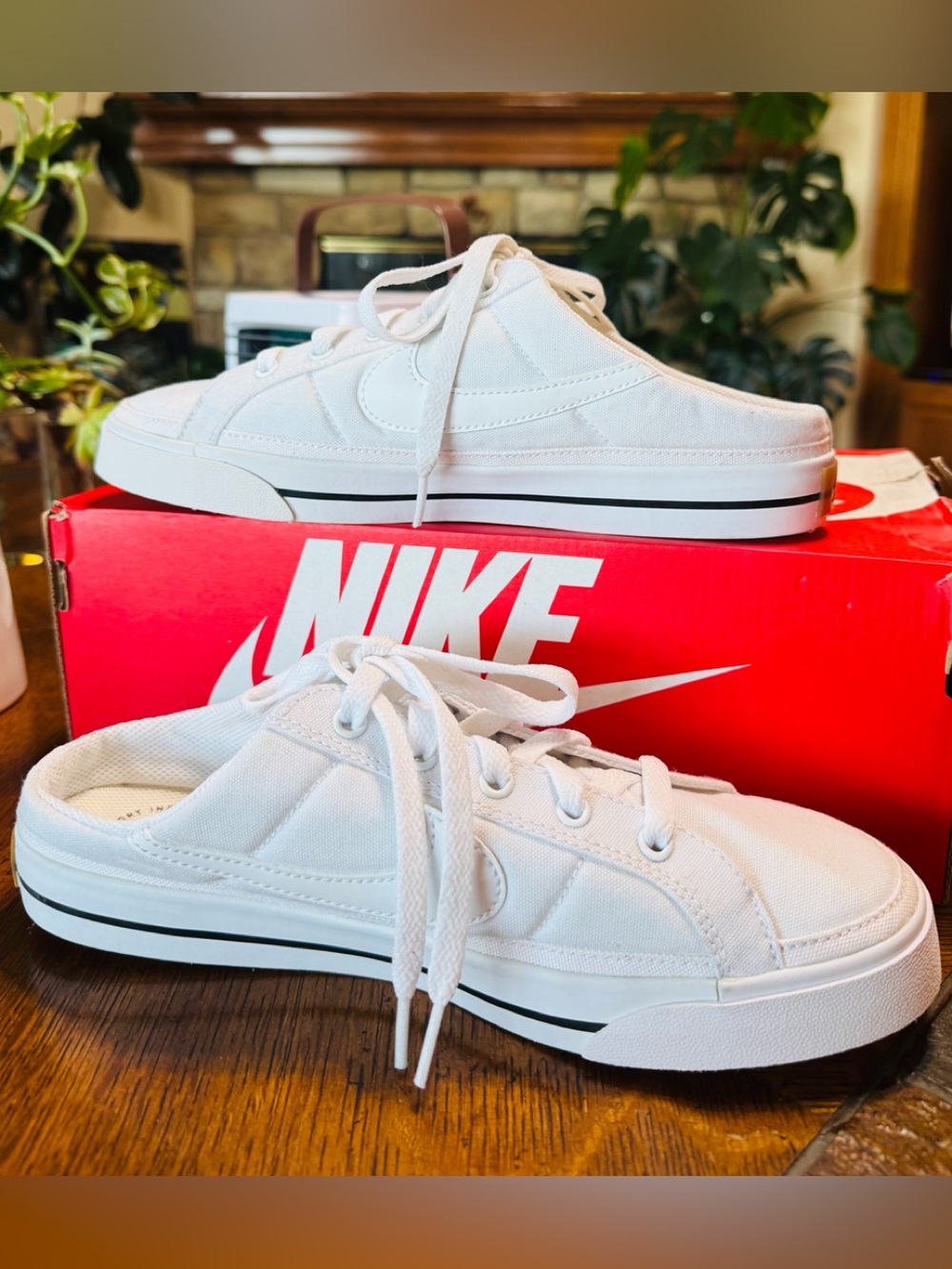 Nike Court Legacy White canvas for women’s/ Youth -brand new 💕